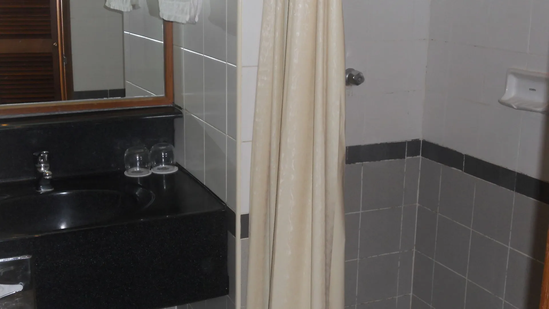 Seasons Of Yangon International Airport Hotel 3*,